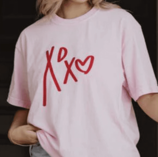 XOXO Graphic Tee, L